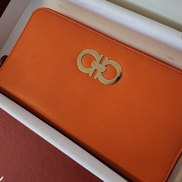 NWT ~ Salvatore Ferragamo Icona Large Gancini Zip Around Wallet ~ Lava - Picture 5 of 15